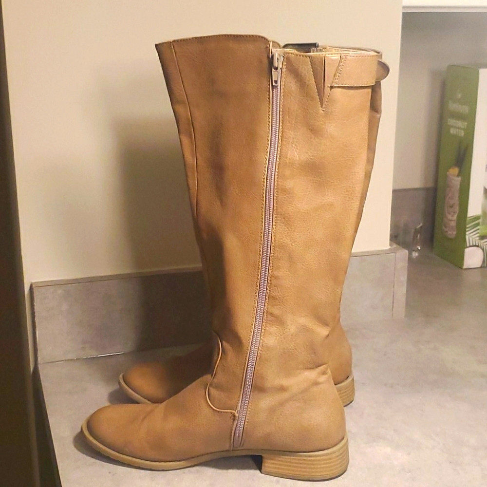 Unlisted by Kenneth Cole Boots 👢 Size 9